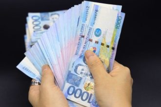 The Peso Is Approaching 64 to the Dollar. Who Pays the Price?